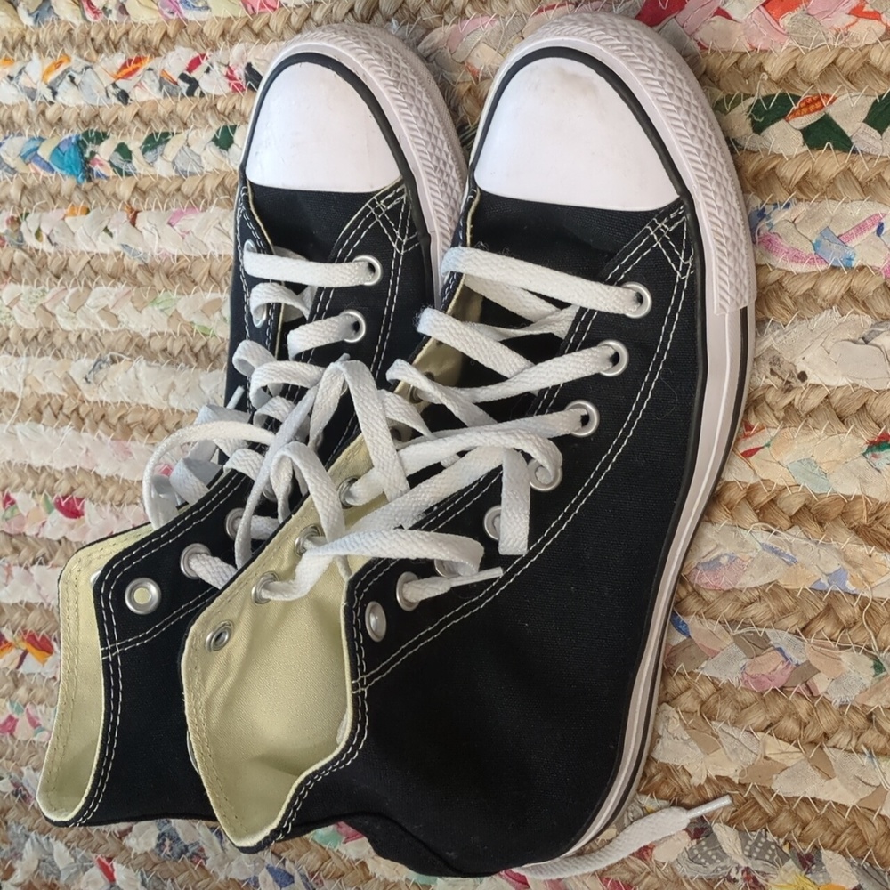 Black converse hardly worn